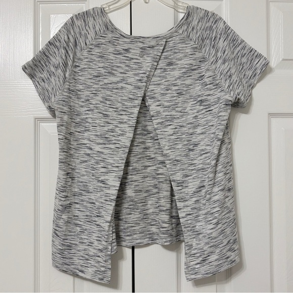 Lululemon Women's Devout Short Sleeve Tee Shirt Gray Size 8 Excellent Condition - Picture 2 of 5